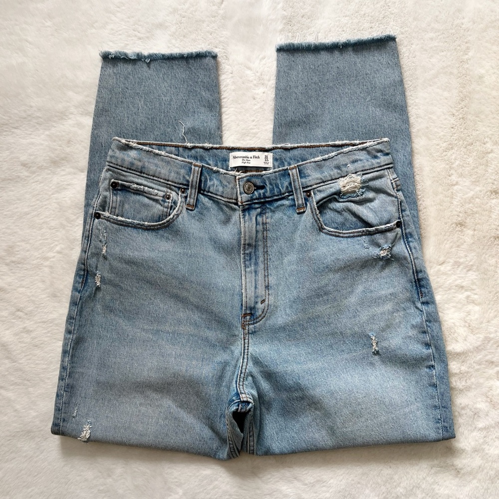 Abercrombie • The Mom High Rise 31 Medium Wash NWT